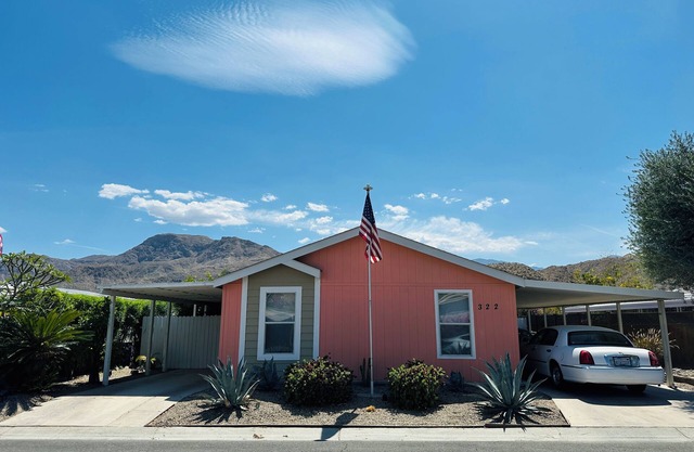 Charming 3 bedroom mobile home in gated Golf Country Club in Cathedral City
