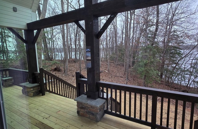 Charming 3-bedroom pocono style home on tranquil Roanoke Rapids Lake/Lake Gaston