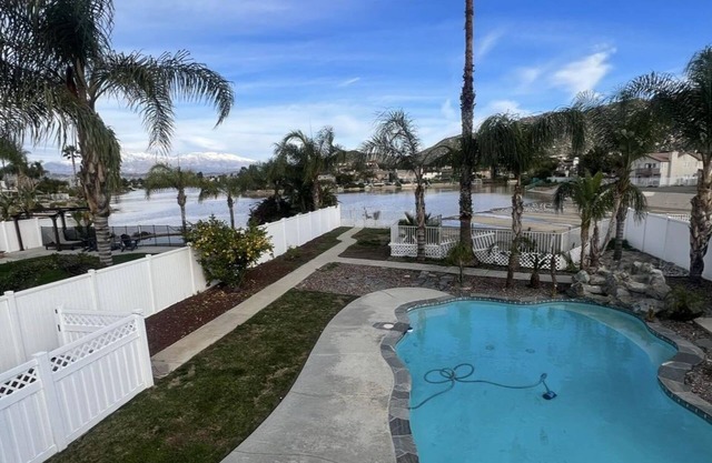 Charming 3-bedroom house in Moreno Valley with huge pool ,spa and connected lake