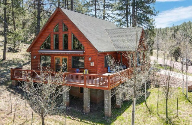 Charming 3-bedroom cabin house with WiFi and AC in lovely Christopher Creek