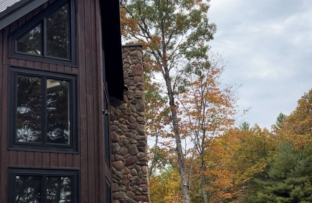 Charming 3 bedroom chalet with spa minutes from Lake Nottely