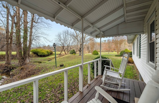 Charming 3 bedroom Cottage w/private river access - near Lake Keowee & Jocassee