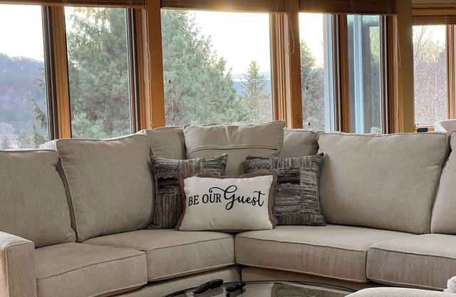 Charming 3-bedroom house with WiFi and AC in beautiful La Crosse