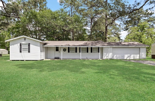 Charming 3-bedroom house with AC, WiFi in peaceful Lumberton