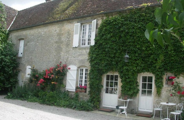 Charming 3-Bedroom House with Garden, Terrace, and Countryside Views