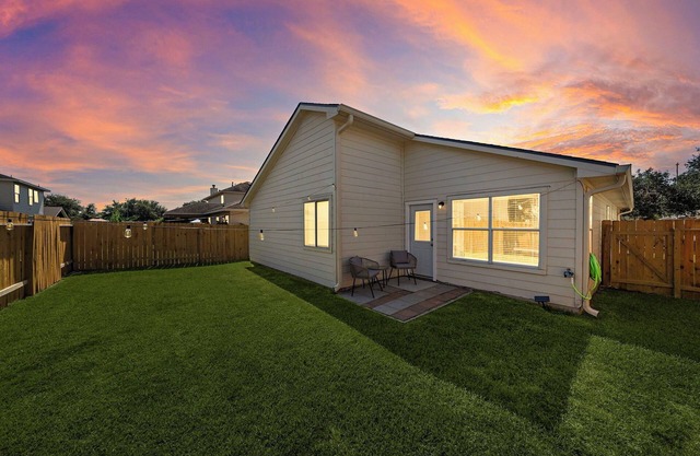 Charming 3-bedroom house with fast WiFi and AC in fabulous Spring