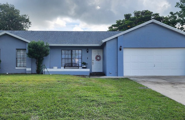 Charming 3-bedroom Pool House with WiFi and AC in Palm Bay