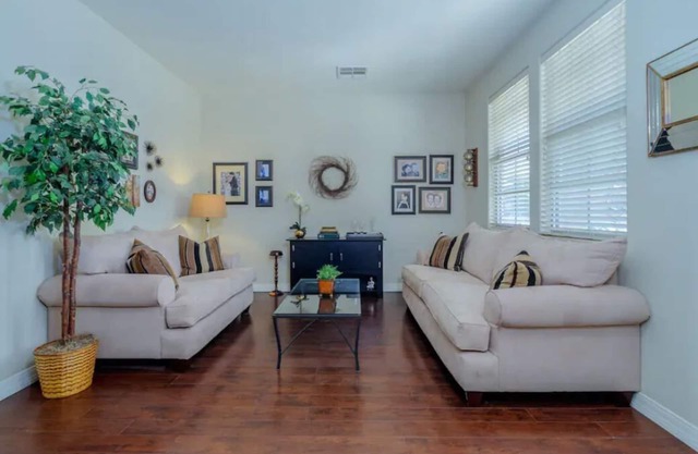 Charming 3200+ Sqft 4 Bedroom That Sleeps 10