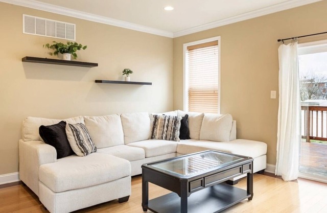 Charming 3BR & 2.5Ba nested in KOP w parking, close to Conshy & downtown Philly.