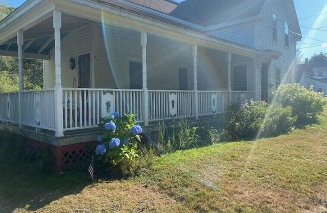 Charming 3br and 2b near the heart of New Harbor