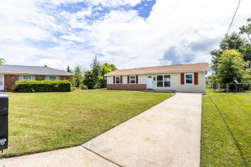 Charming 3BR Home with Free Parking & Game Room