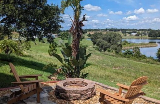 Charming 4/3 in the Heart of Central Florida Upgraded appliances and furnishings