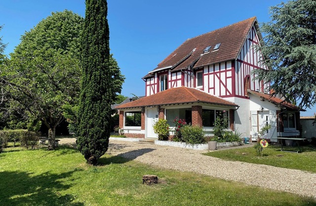 Charming 4 bedroom house for rent in the pretty village of Poses - on the banks of the Seine