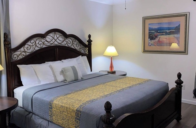Charming 4-bedroom Home in Delightful Suburb of Olive Branch-Close Essentials.