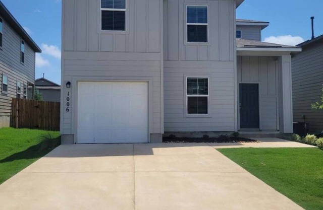 Charming 4-bedroom house miles away from Air Force graduation and Sea World