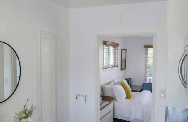 Charming 4-bedroom house with AC in Santa Monica