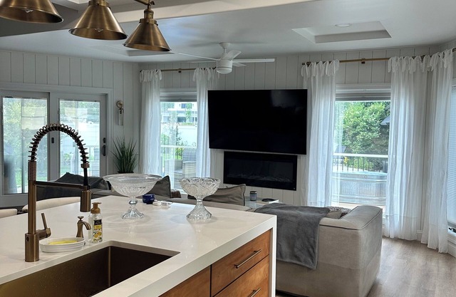 Charming 4-bedroom retreat with pool in lovely Spring Lake free street parking