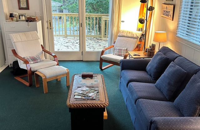 Charming 5-bedroom/3-bath home with easy access to Lake Cumberland