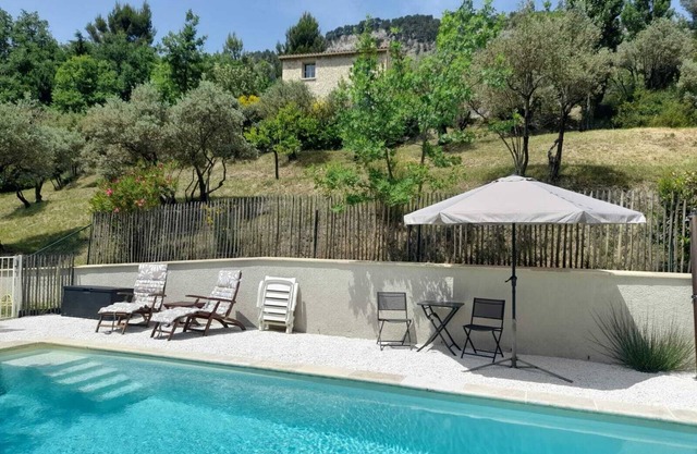 Charming 6-person 3-bedroom villa with swimming pool and breathtaking views