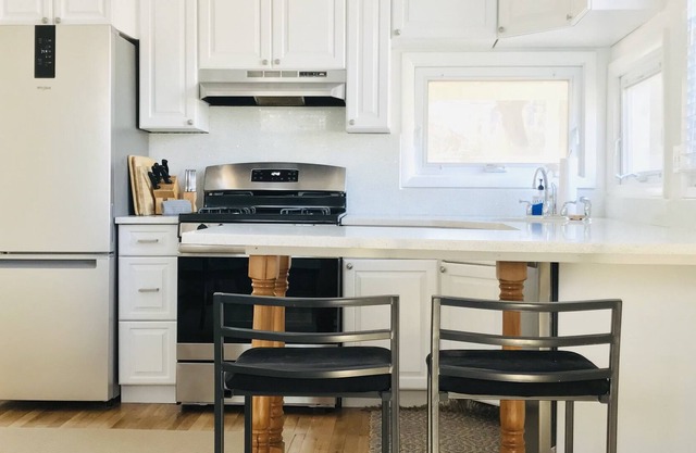 Charming and Convenient Cottage 2 min to the Beach
