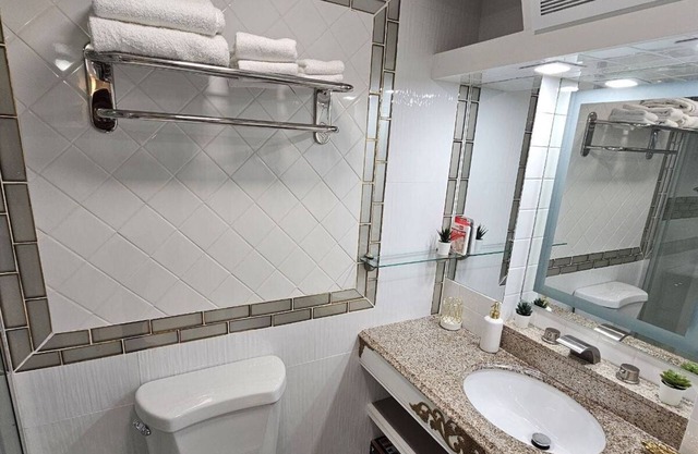 Charming and enchanting apartment in uptown Reading with a mountain view.