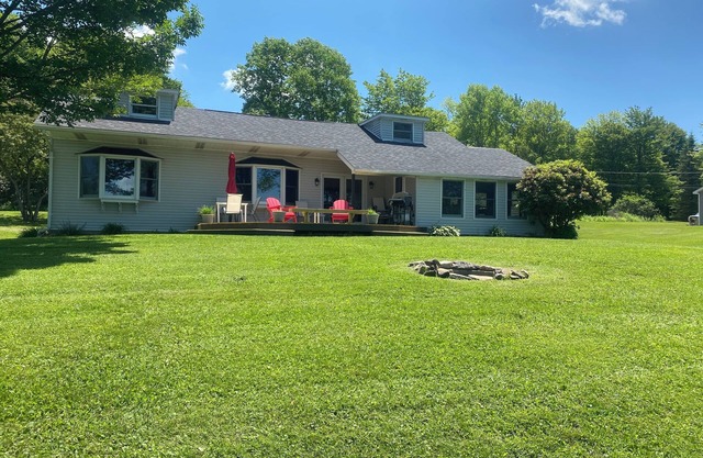 Charming and relaxing lakehouse property, Susquehanna County