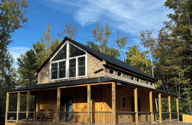 Charming and secluded 3-bedroom house in beautiful Townshend, Vermont with WiFi