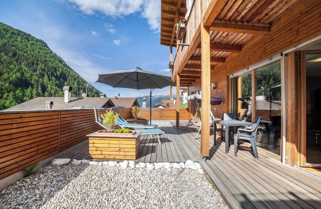 Charming Apartment “Ferienwohnung Terrasse” with Mountain View & Terrace; Parking Available