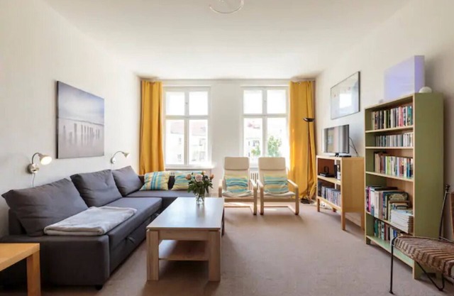 Charming apartment in an old, fully renovated building in central Berlin