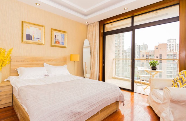 Charming apartment in city centre Shanghai w/ @3BDRS