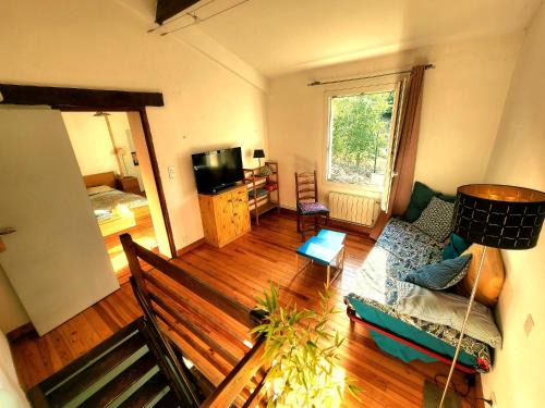 Charming brickyard cottage near a lock