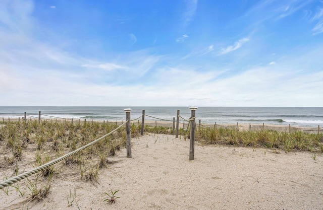 Charming classic 3-bedroom cottage in Point Pleasant Beach steps to the ocean