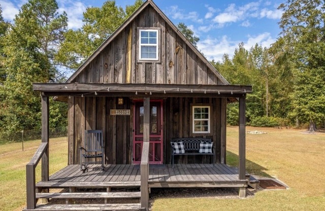 Charming cabin in quaint Lumber Bridge with AC