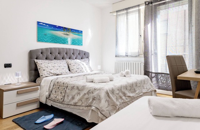 Charming Centrally Located 2-Bedroom Apartment in Venice, Mestre , Italy