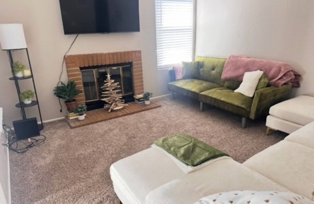 Charming clean 2-bedroom apartment with WiFi, AC in awesome Sacramento Arden