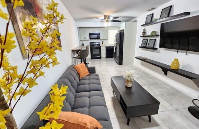 Charming College pk Duplex @Lake Fairview Sleeps 8