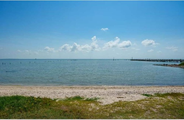 Charming condo in tranquil Rockport-Fulton with waterfront view, a quiet retreat