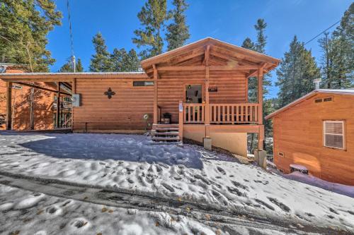 Charming Coppertop Cloudcroft Cabin 3 Mi to Ski