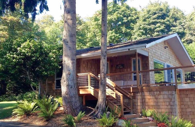 Charming Cottage With A Grand View Overlooking Puget Sound And Cascade Mountains