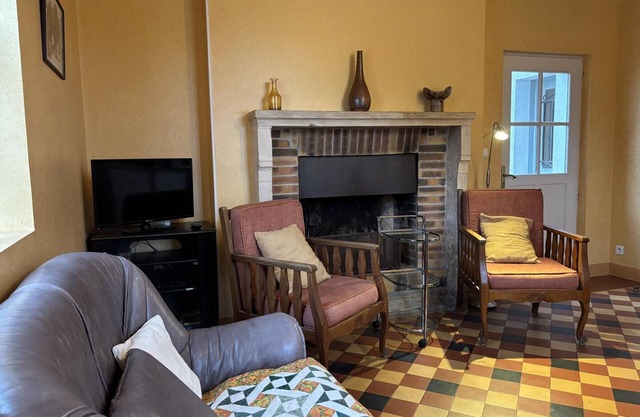 Charming Cottage in Aurouër: Garden, Fireplace, WiFi, Pet-Friendly, Close to Hiking Trails