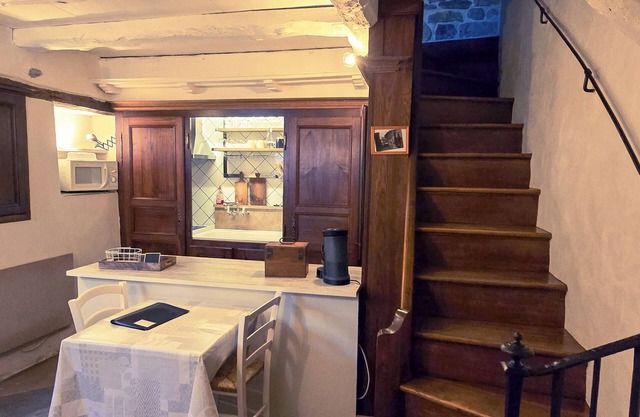 Charming cottage Nestled in the fortress of Flaujac, (listed site