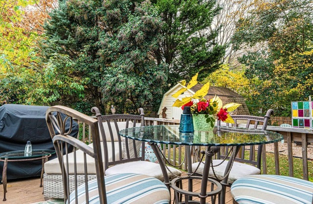 Charming Cottage- Walk to LRU