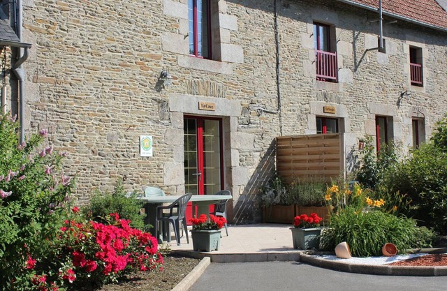 Charming Cottage with Garden, Terrace, and Modern Amenities near Mont Saint-Michel
