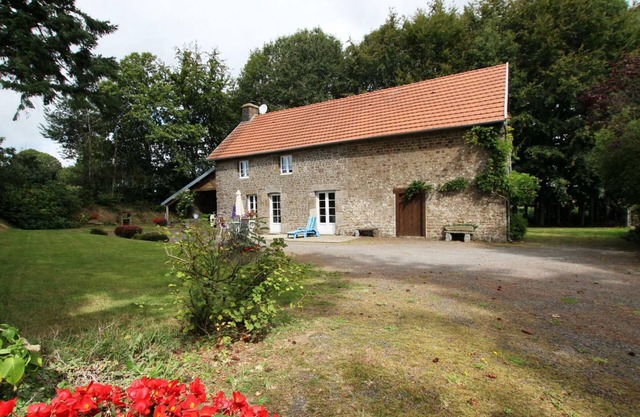 Charming Country House: Fireplace, Garden, Near Second Gite, 2 BR, Pet-Friendly
