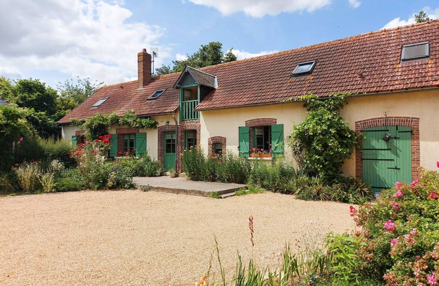 Charming Country Getaway with Garden, Near Paris - Sleeps 6