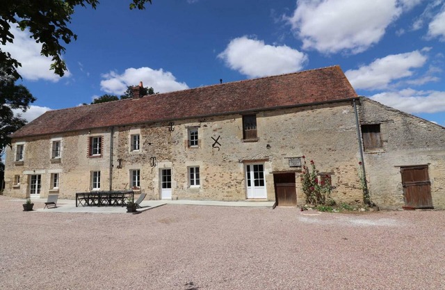 Charming country house with garden, game room, WiFi, and modern amenities near village shops