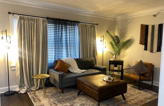 Charming/Cozy/1 Bedroom