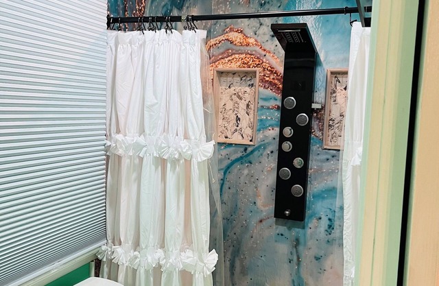 Charming, Cozy Chimney Suite Studio DC Area