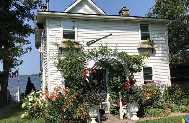 Charming, cozy cottage 10 feet from water's edge on Lake Leelanau.