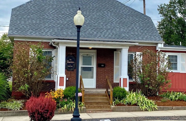 Charming,Cozy, Cottage - French Lick Quarters - Walk Casino/Resort, Pubs, Etc